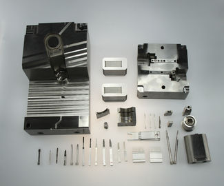 Wstawianie tulei wypychacza Plastic Mold Components Injection Molding Tooling
